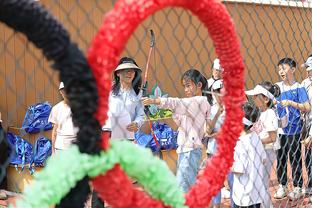 化身板凳尖兵！普林斯出战19分钟8投6中高效砍14分2板